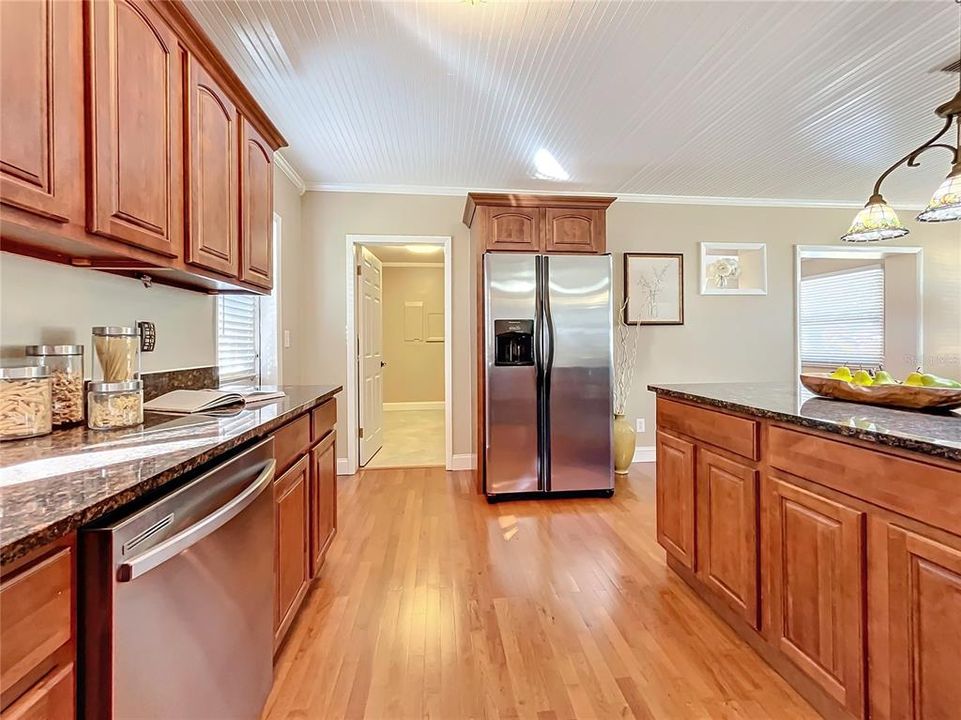 For Sale: $329,000 (2 beds, 1 baths, 1167 Square Feet)