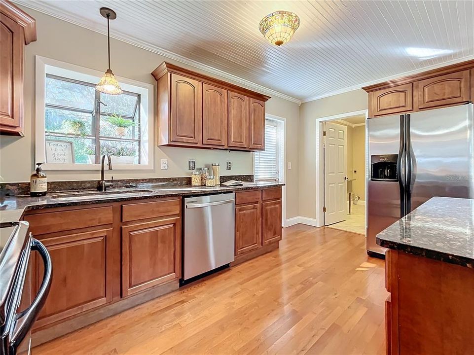 For Sale: $329,000 (2 beds, 1 baths, 1167 Square Feet)