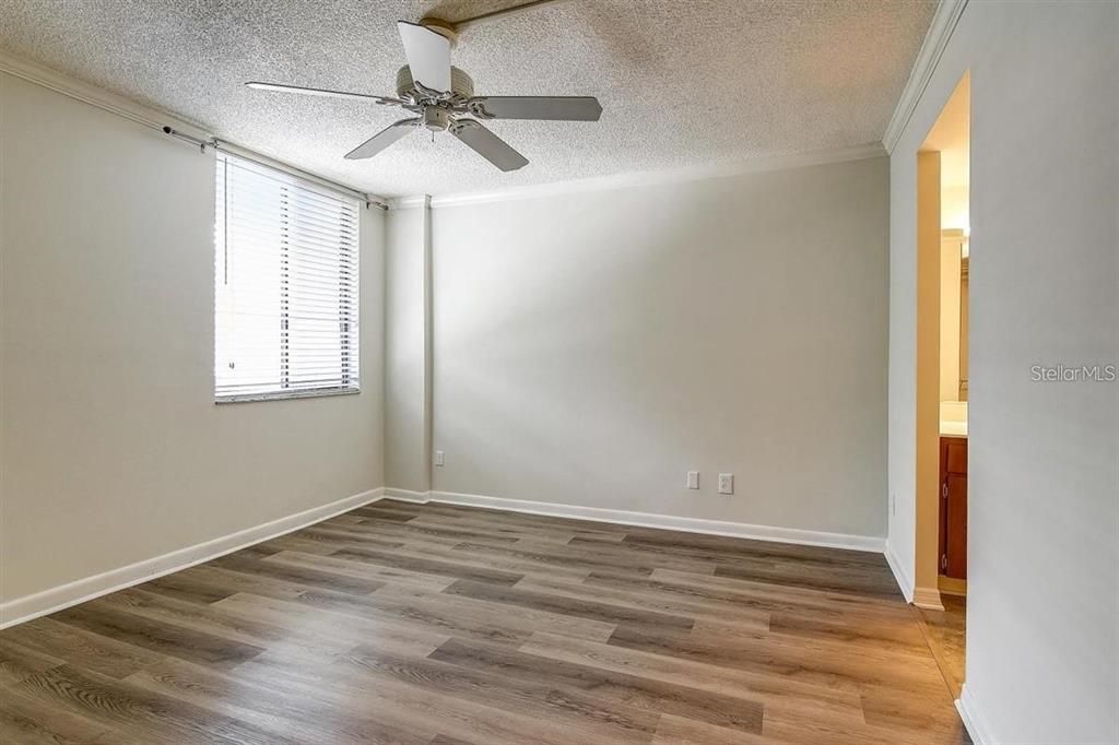 For Sale: $330,000 (2 beds, 2 baths, 1136 Square Feet)