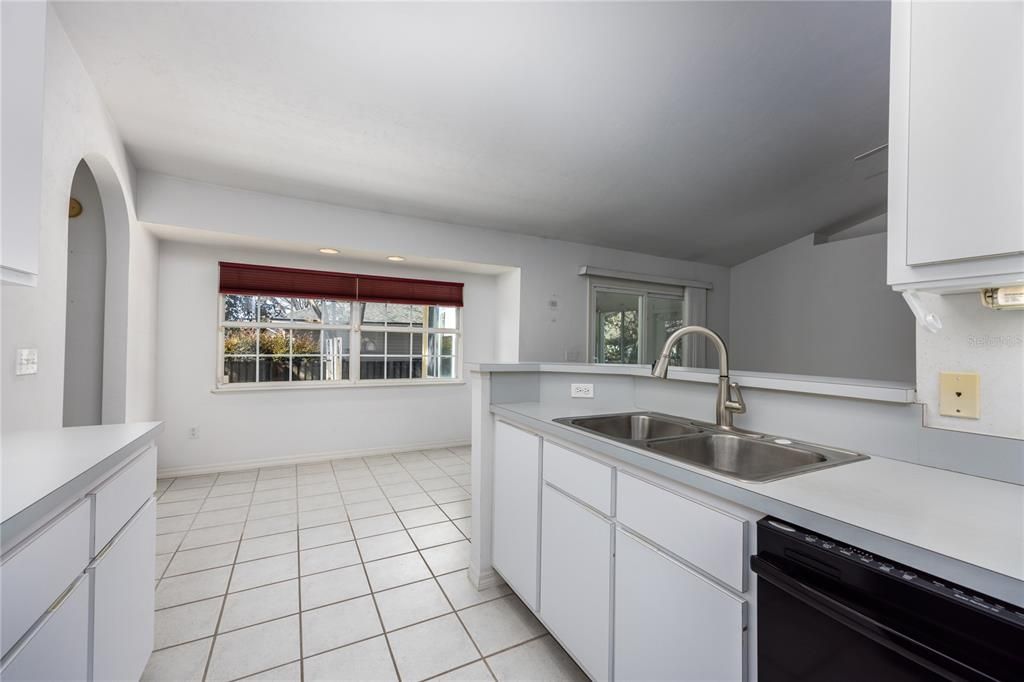 For Sale: $330,000 (3 beds, 2 baths, 1678 Square Feet)