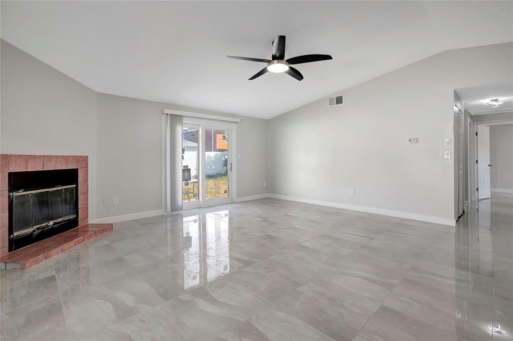 Active With Contract: $329,000 (3 beds, 2 baths, 1120 Square Feet)