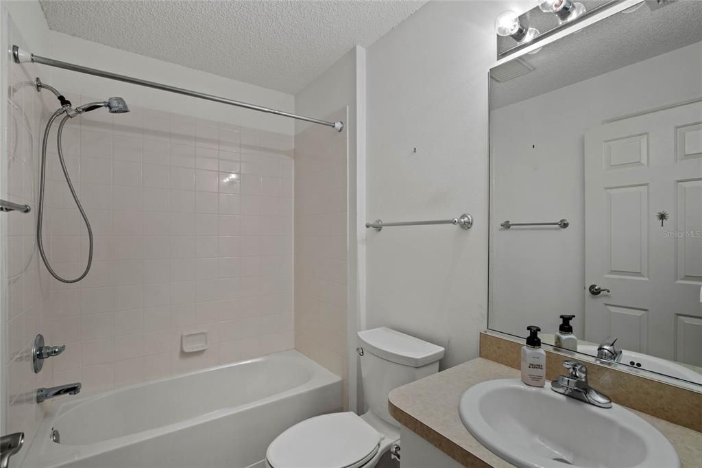 Secondary bathroom with shower/tub combo