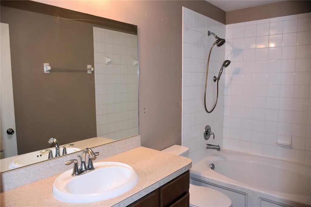 For Sale: $199,900 (2 beds, 2 baths, 1561 Square Feet)