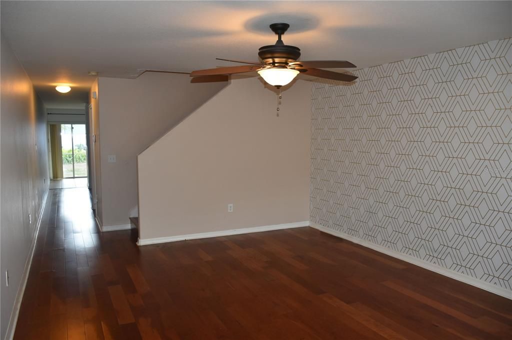 For Sale: $199,900 (2 beds, 2 baths, 1561 Square Feet)