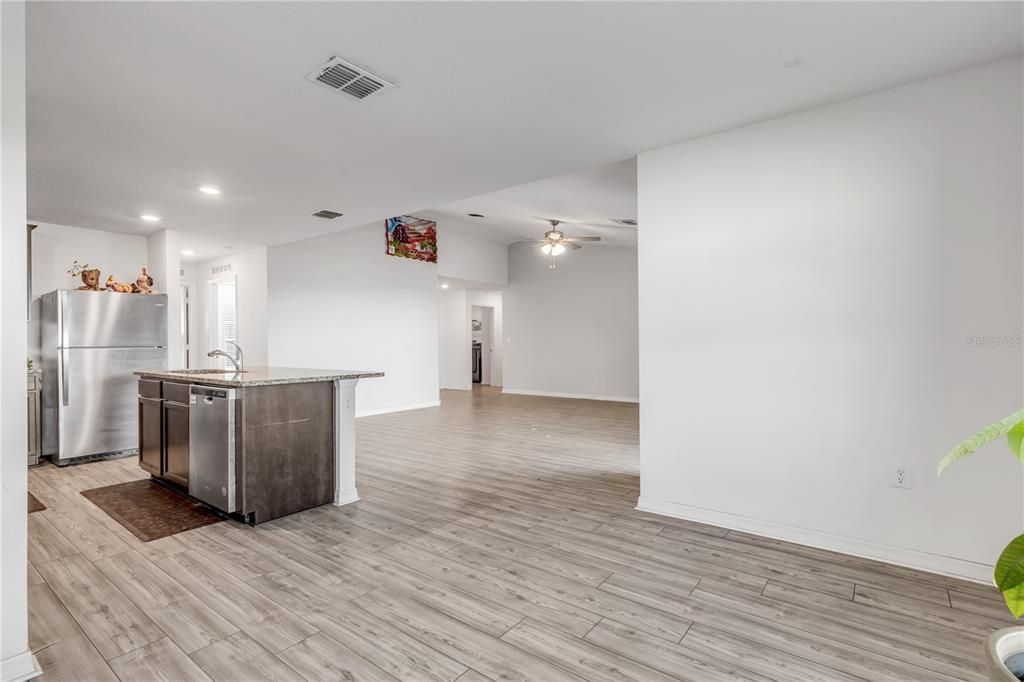 For Sale: $374,500 (3 beds, 2 baths, 1694 Square Feet)