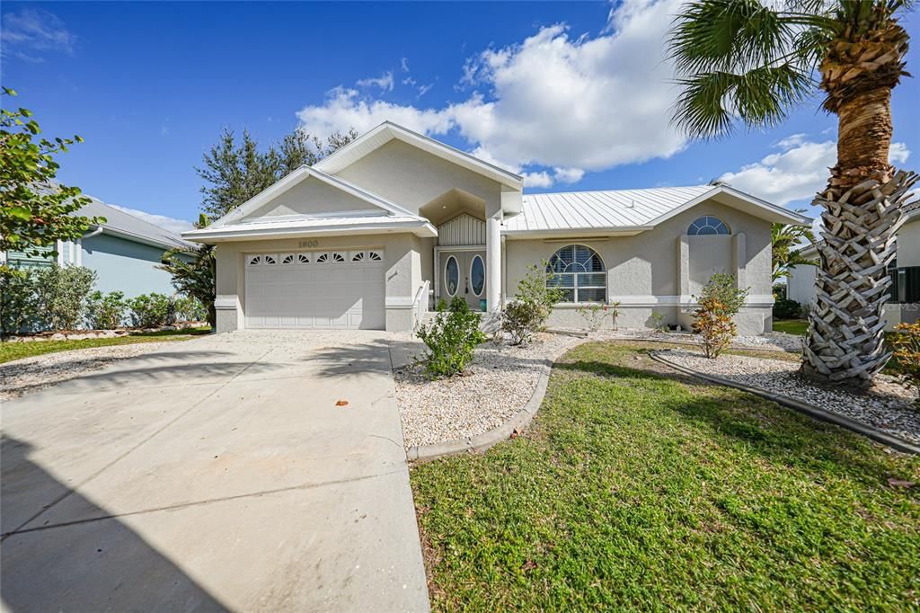 For Sale: $744,900 (3 beds, 2 baths, 1917 Square Feet)