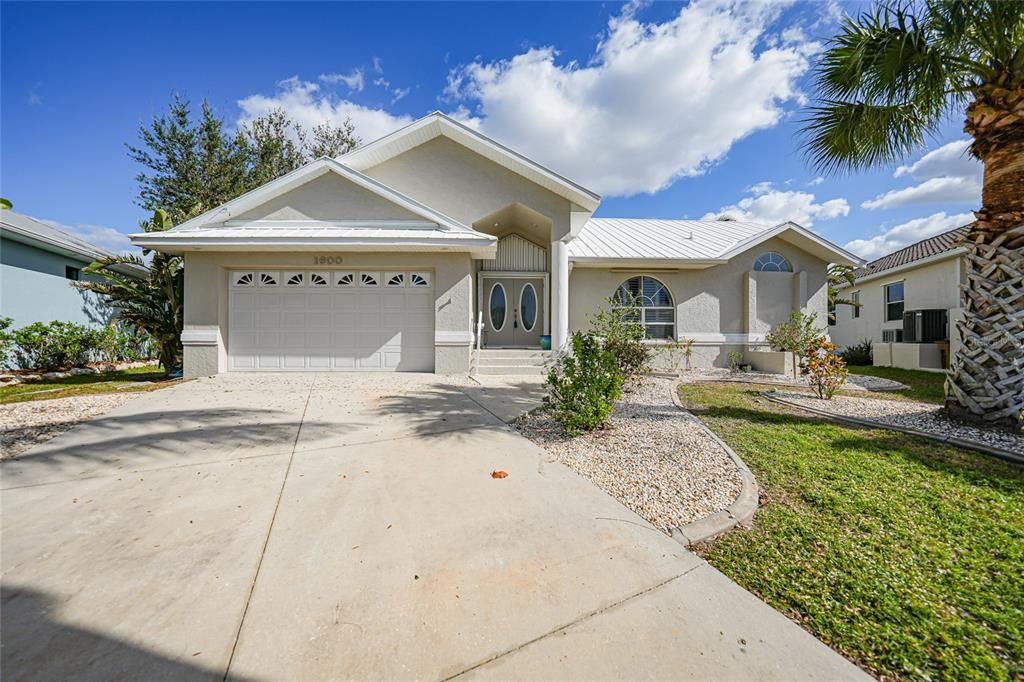 For Sale: $744,900 (3 beds, 2 baths, 1917 Square Feet)