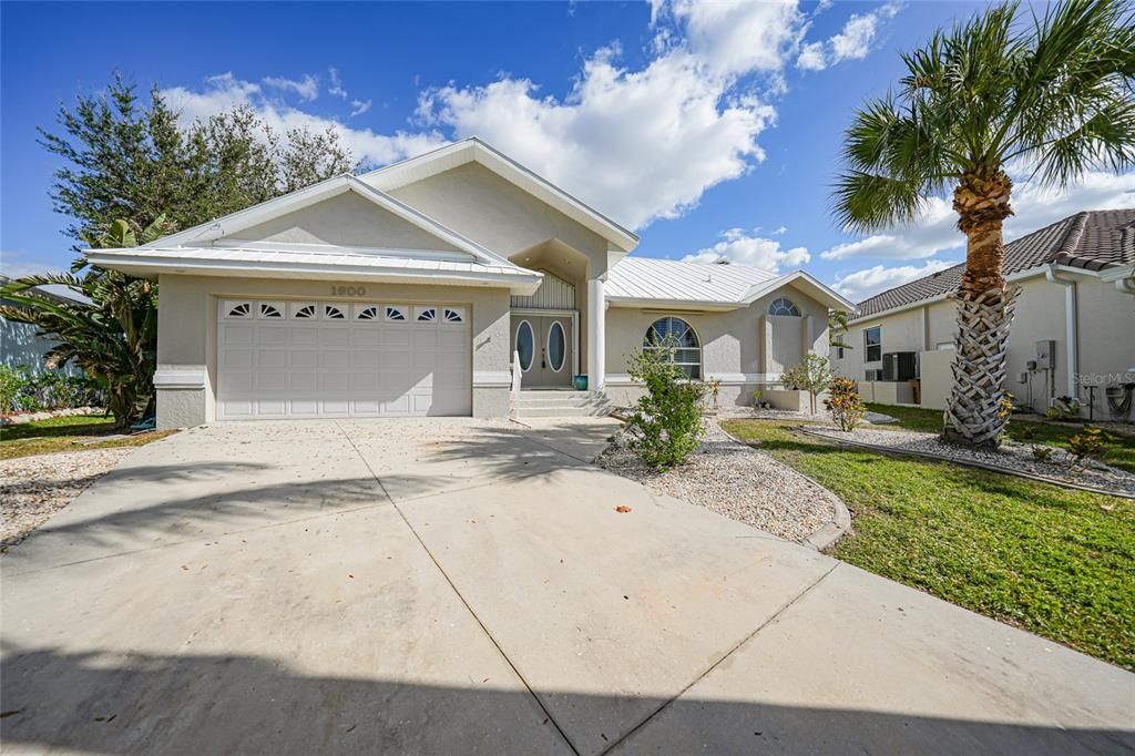 For Sale: $744,900 (3 beds, 2 baths, 1917 Square Feet)