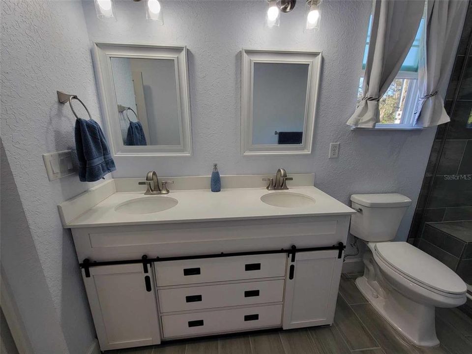 dual sinks in master bath