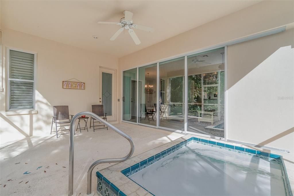 Another Angle of the lanai and Hot Tub