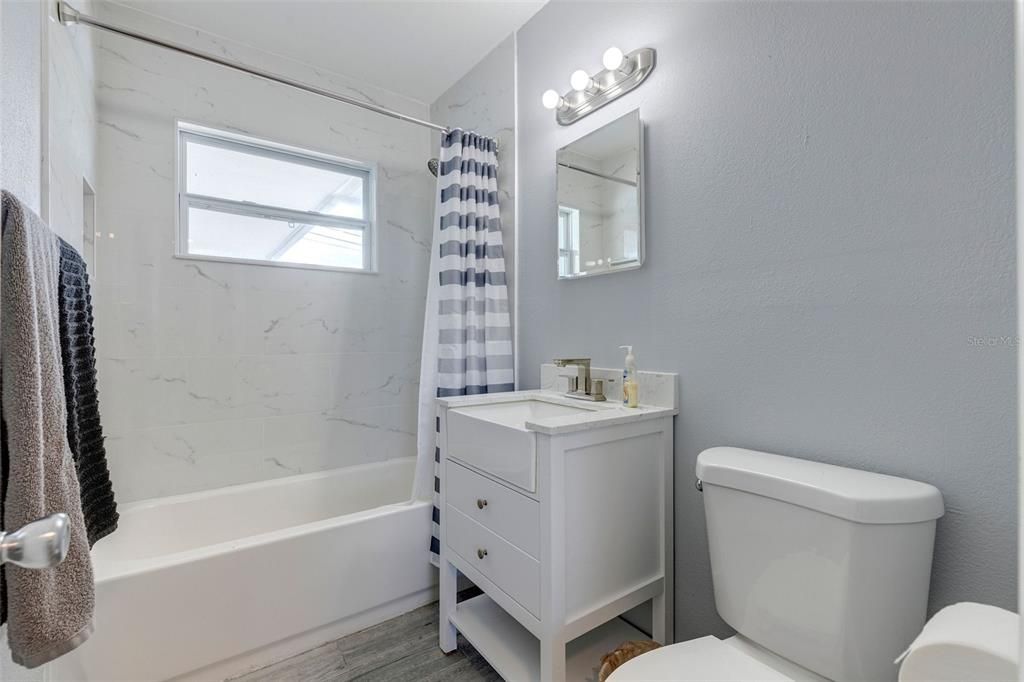 Main Bathroom-Tub and Shower