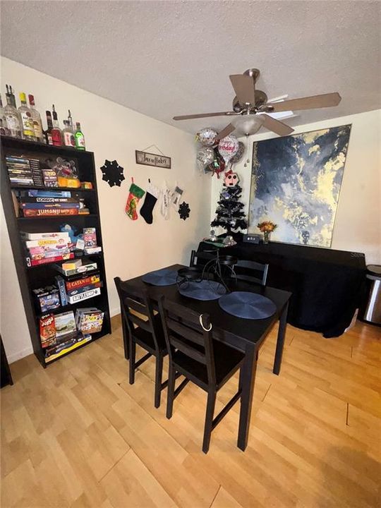 For Sale: $225,000 (1 beds, 1 baths, 663 Square Feet)