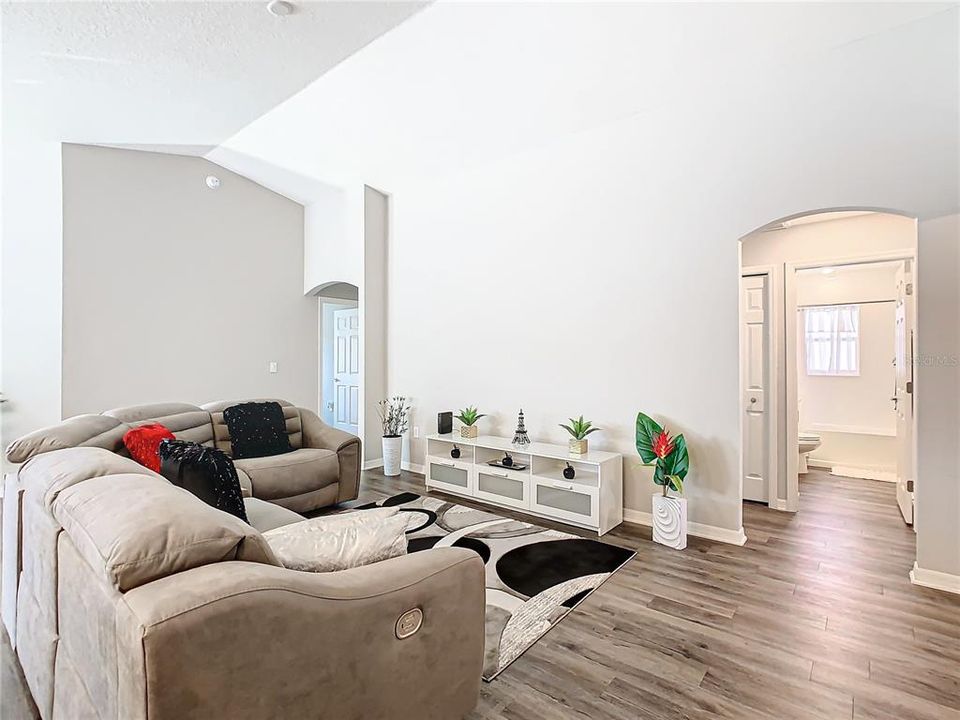 For Sale: $378,000 (3 beds, 2 baths, 1566 Square Feet)