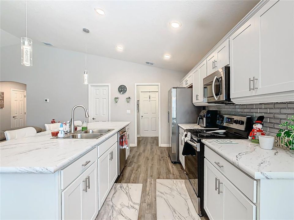 For Sale: $378,000 (3 beds, 2 baths, 1566 Square Feet)