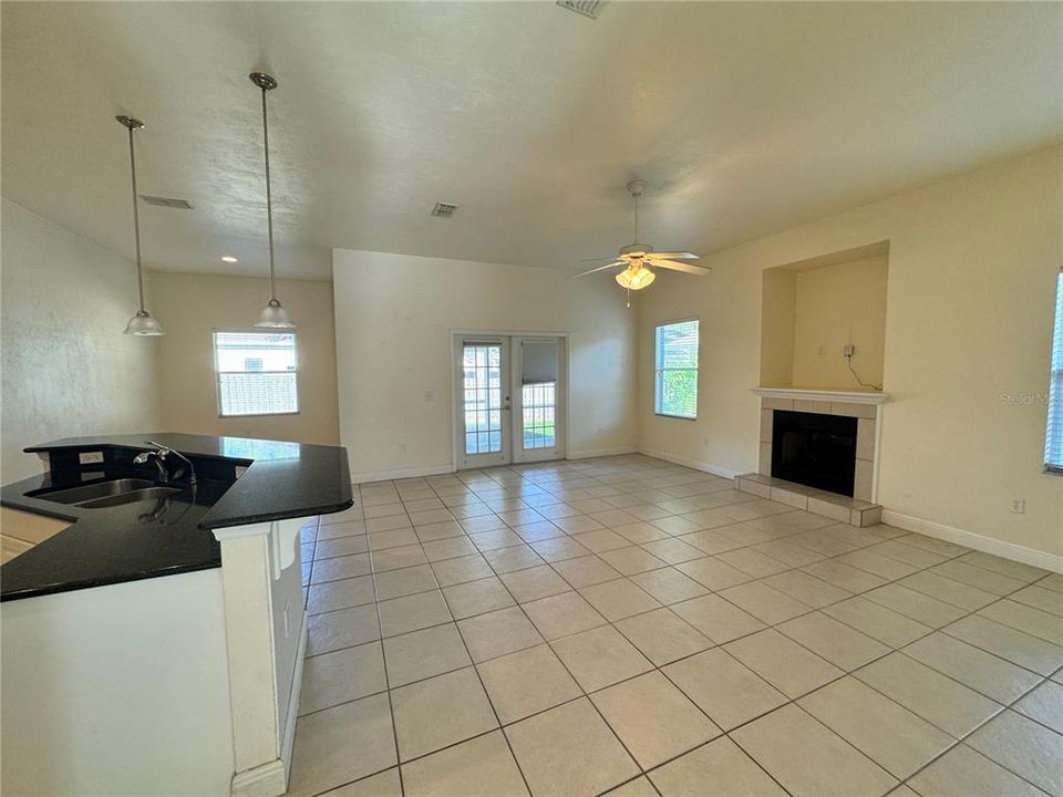 For Rent: $2,395 (4 beds, 2 baths, 2243 Square Feet)