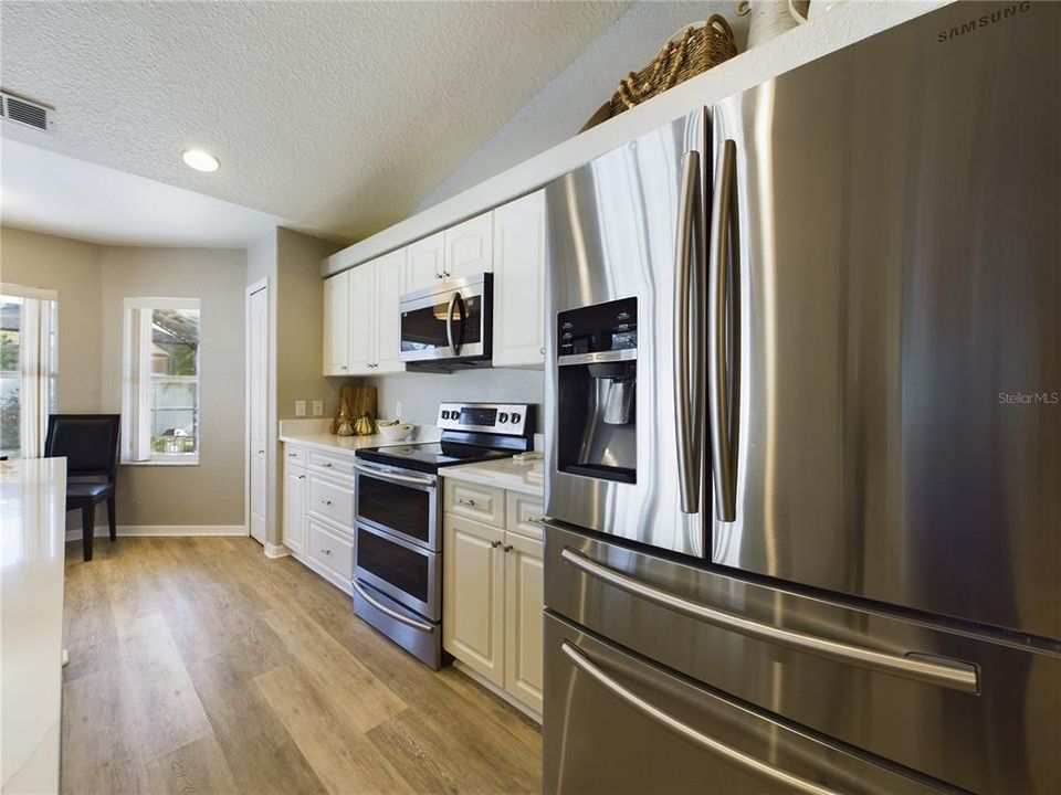 For Sale: $449,900 (3 beds, 2 baths, 1678 Square Feet)