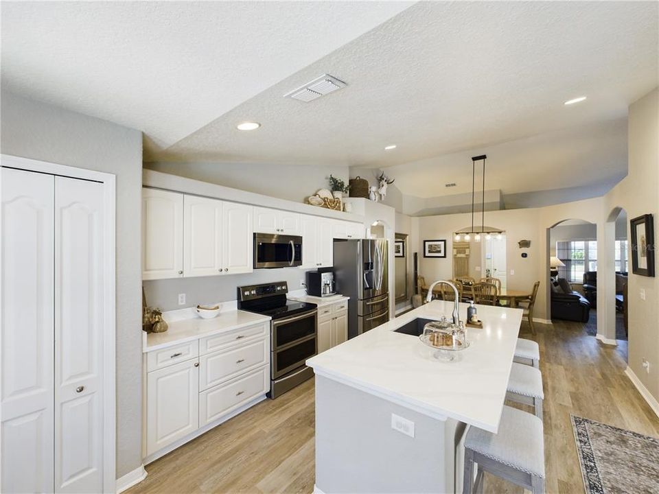 For Sale: $449,900 (3 beds, 2 baths, 1678 Square Feet)