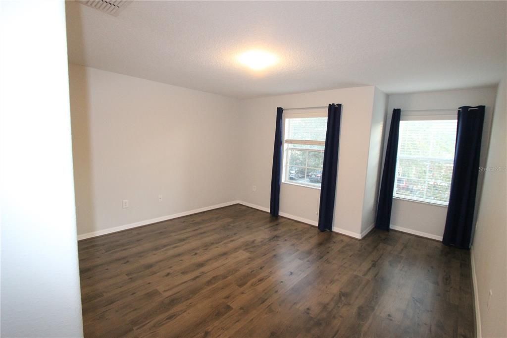 For Sale: $221,900 (2 beds, 2 baths, 1561 Square Feet)