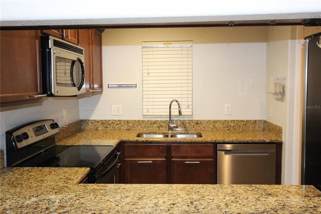 For Sale: $221,900 (2 beds, 2 baths, 1561 Square Feet)