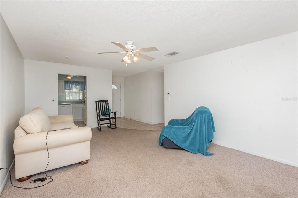 For Sale: $164,900 (2 beds, 2 baths, 979 Square Feet)