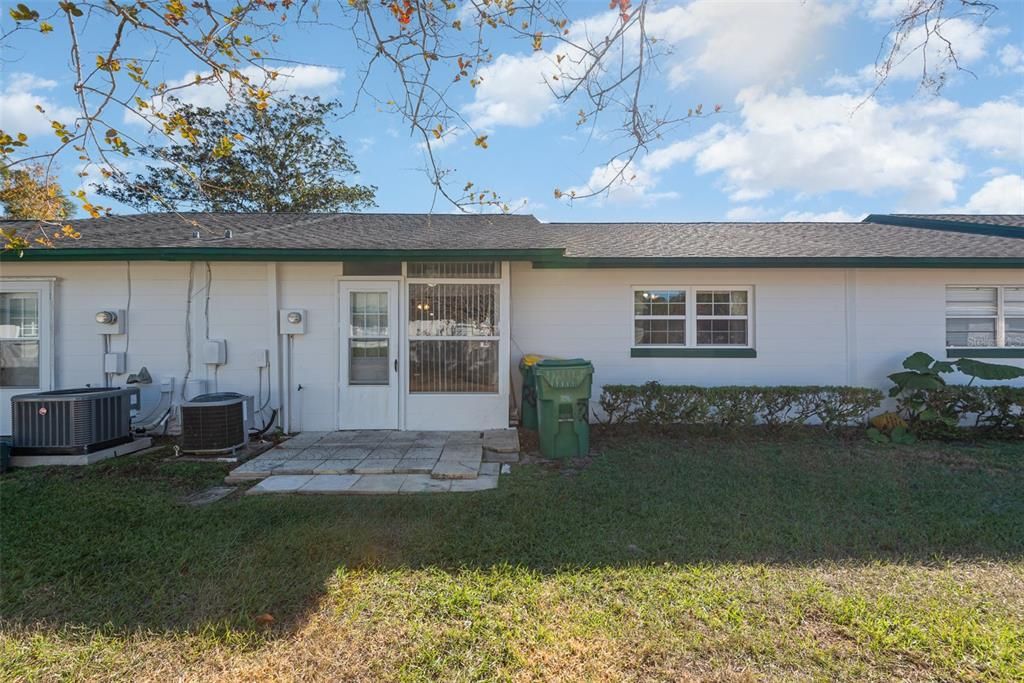 For Sale: $164,900 (2 beds, 2 baths, 979 Square Feet)