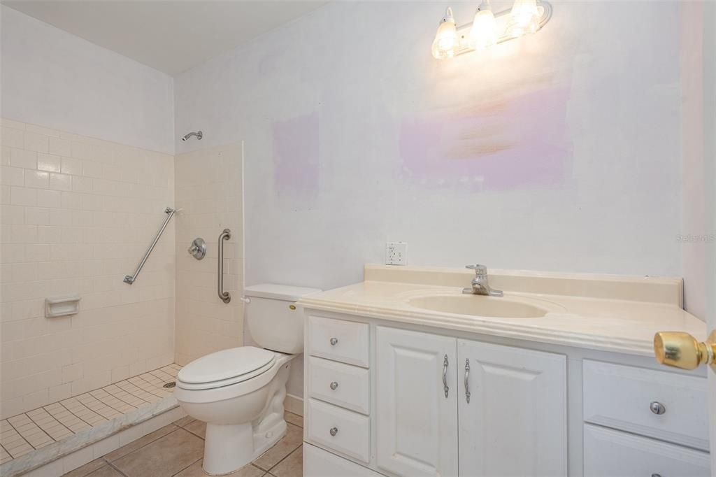 For Sale: $164,900 (2 beds, 2 baths, 979 Square Feet)