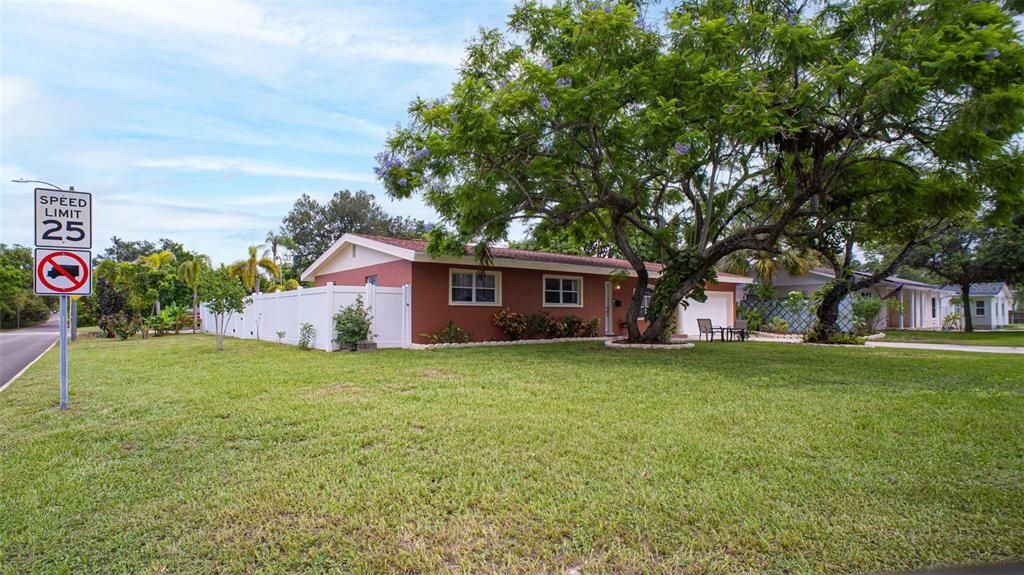 For Sale: $439,000 (3 beds, 2 baths, 1258 Square Feet)