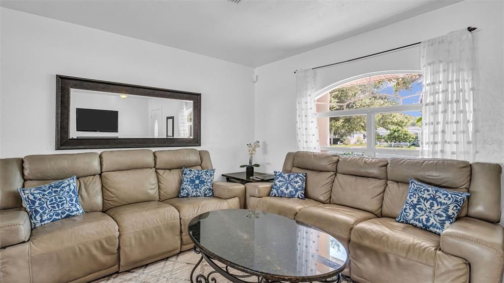 For Sale: $439,000 (3 beds, 2 baths, 1258 Square Feet)