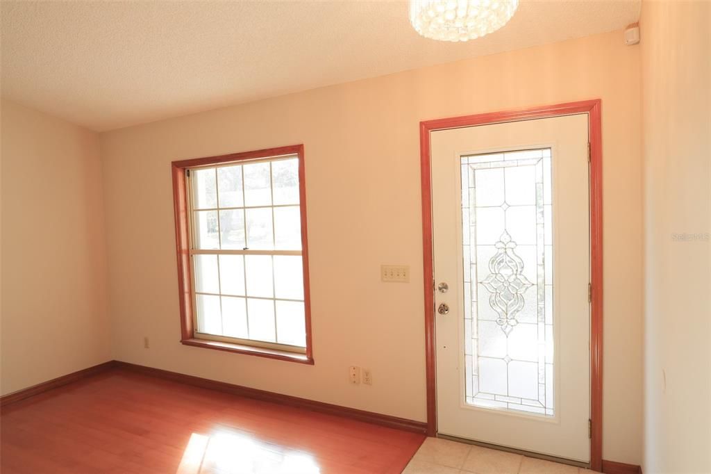 For Sale: $290,000 (2 beds, 2 baths, 1385 Square Feet)