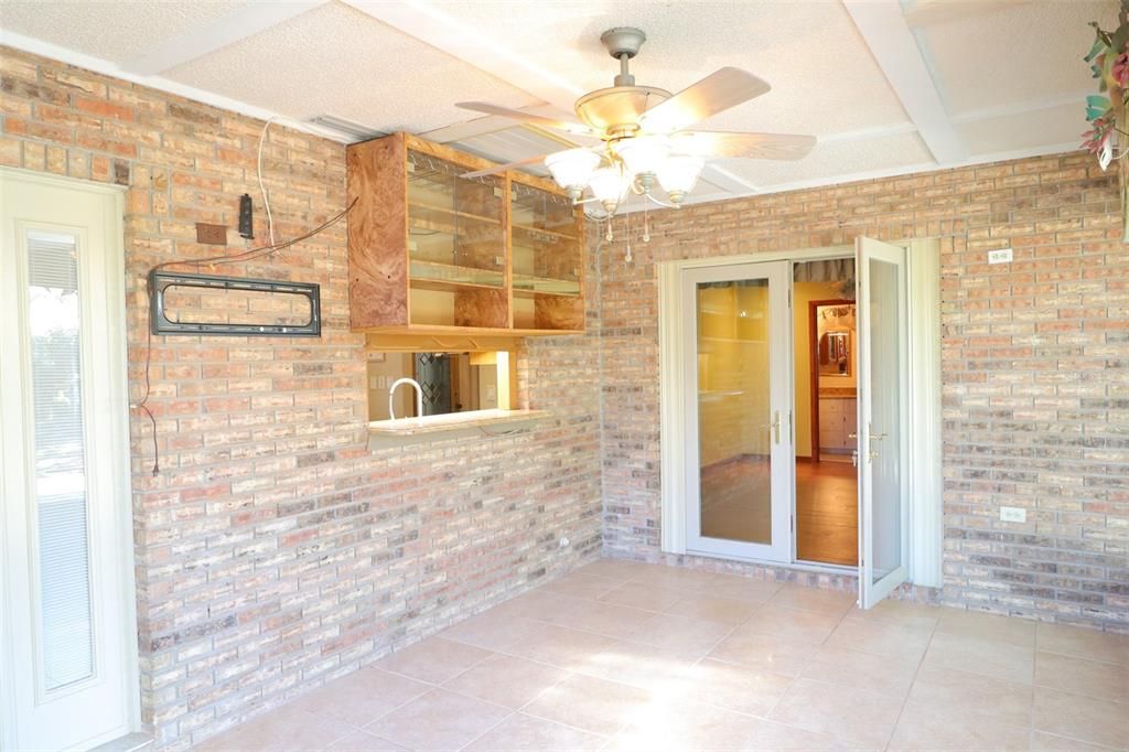 For Sale: $290,000 (2 beds, 2 baths, 1385 Square Feet)