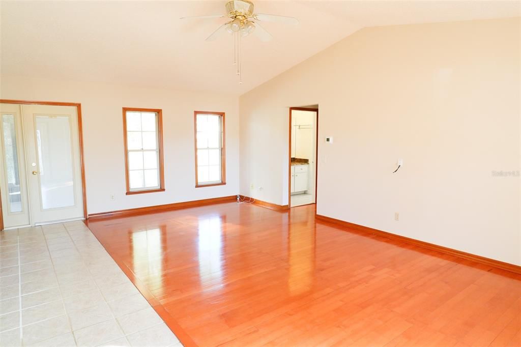 For Sale: $290,000 (2 beds, 2 baths, 1385 Square Feet)