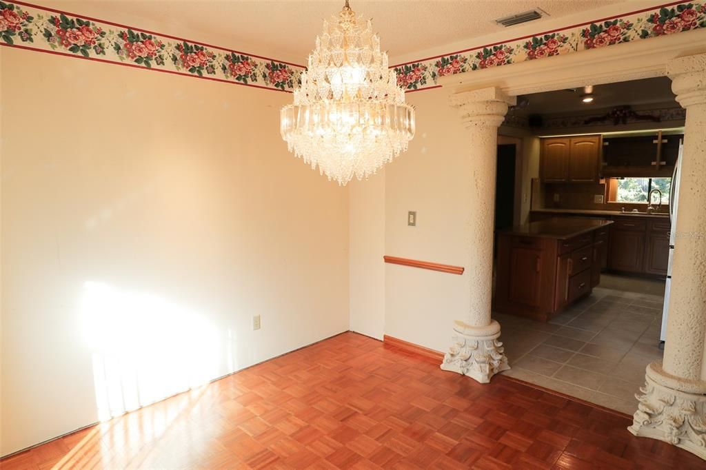 For Sale: $290,000 (2 beds, 2 baths, 1385 Square Feet)