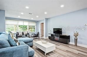 For Sale: $319,000 (2 beds, 2 baths, 1162 Square Feet)