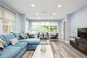 For Sale: $319,000 (2 beds, 2 baths, 1162 Square Feet)