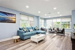 For Sale: $319,000 (2 beds, 2 baths, 1162 Square Feet)