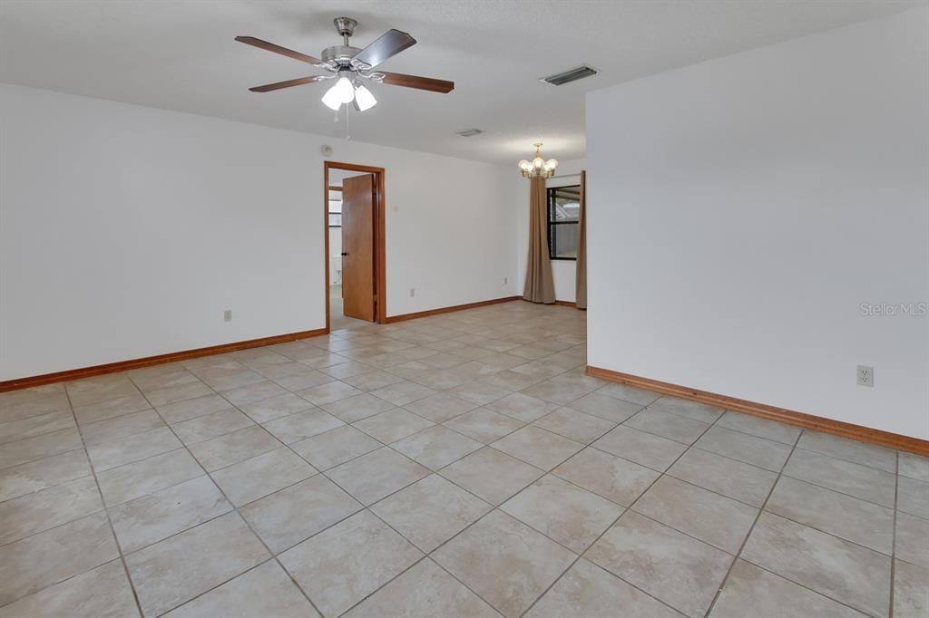 Living room/dining room