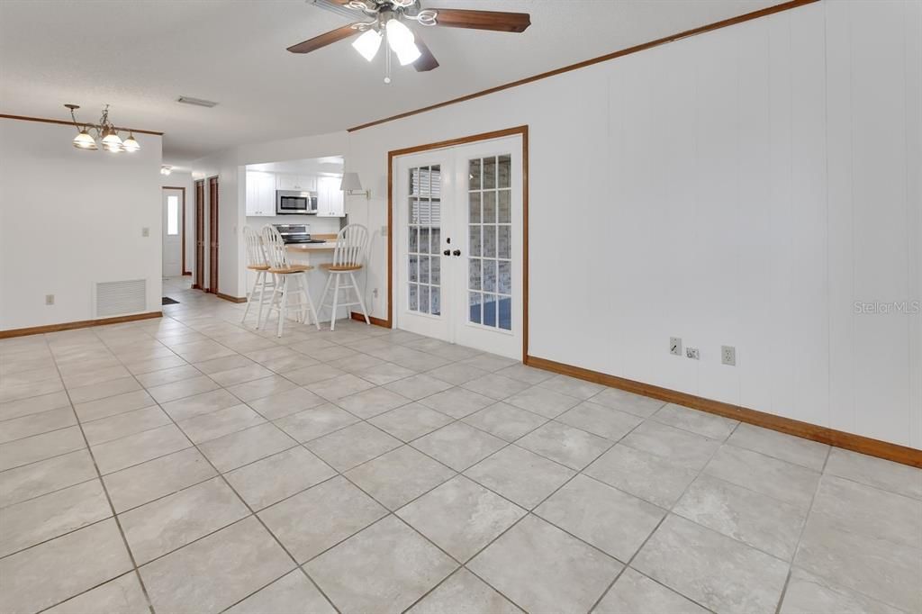 Family room/breakfast nook