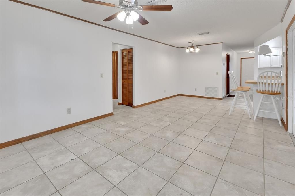 Family room/breakfast nook