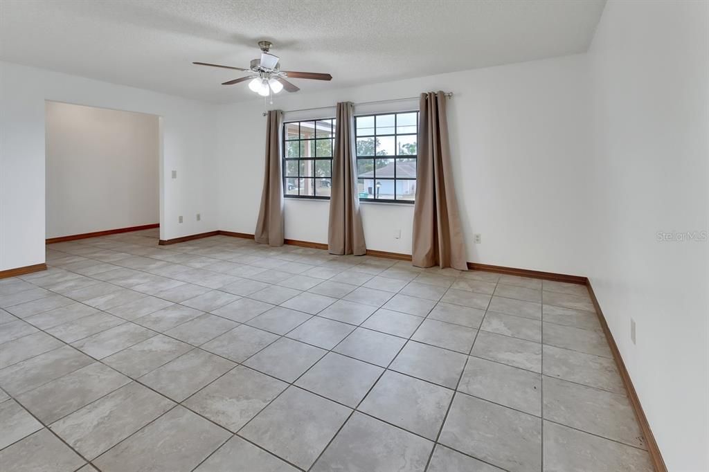 Living room/dining room