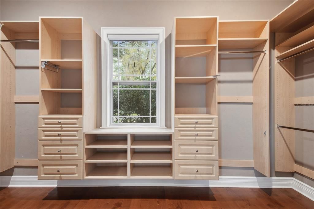 Primary closet system