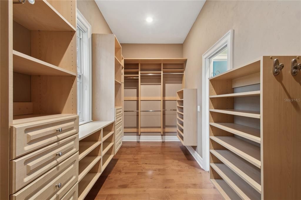 Primary closet system