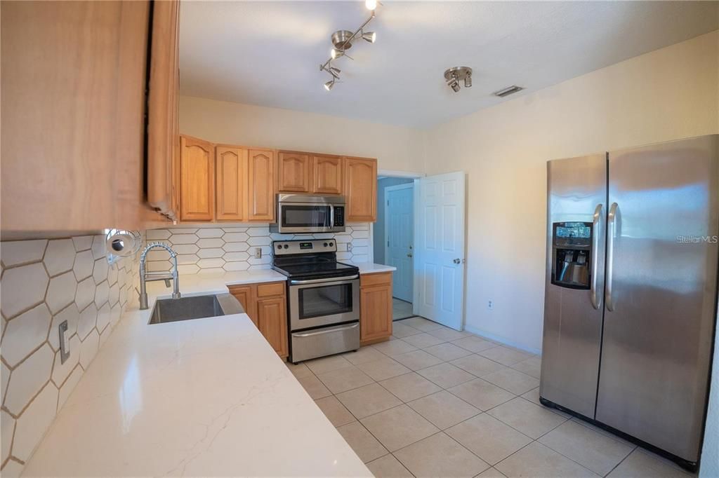 For Sale: $344,900 (2 beds, 1 baths, 1068 Square Feet)