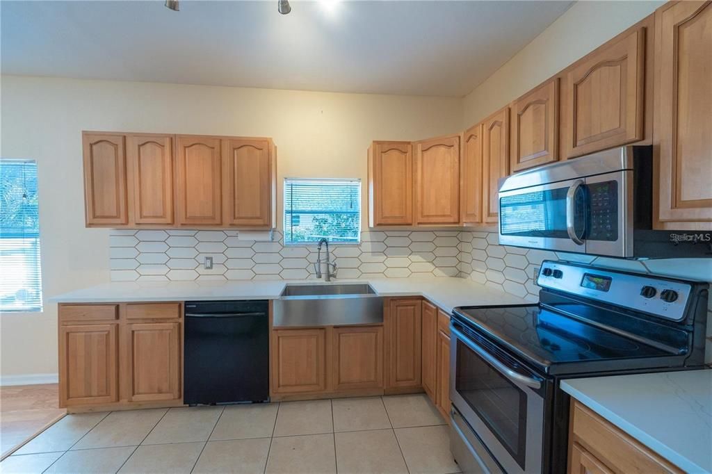 For Sale: $344,900 (2 beds, 1 baths, 1068 Square Feet)