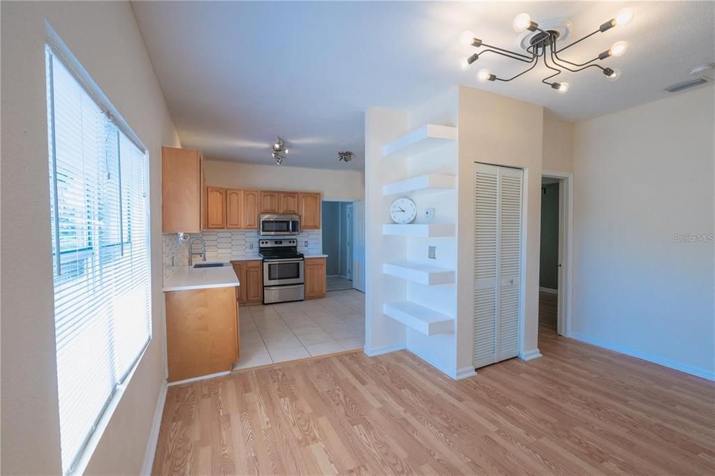 For Sale: $344,900 (2 beds, 1 baths, 1068 Square Feet)