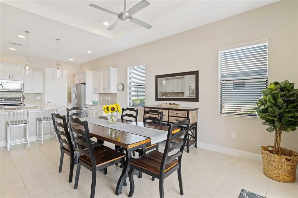 Dining Room - ample space for entertaining