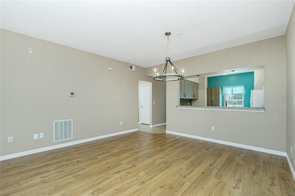 For Sale: $185,000 (2 beds, 2 baths, 1205 Square Feet)