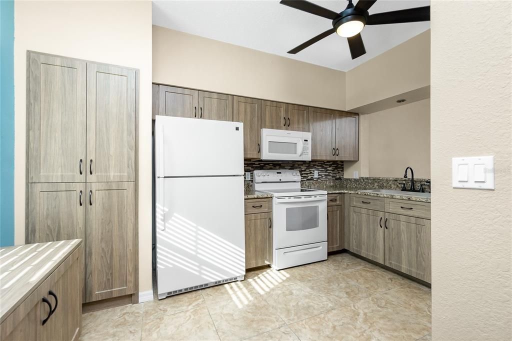 For Sale: $185,000 (2 beds, 2 baths, 1205 Square Feet)