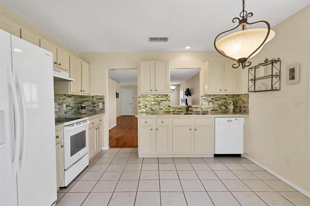 For Sale: $400,200 (3 beds, 2 baths, 1319 Square Feet)