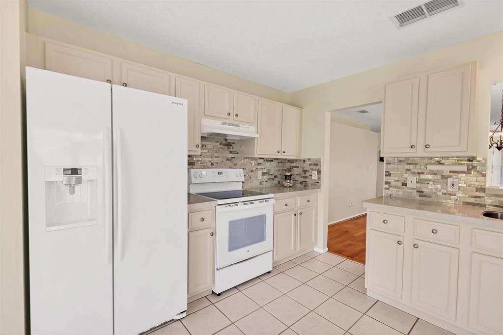 For Sale: $400,200 (3 beds, 2 baths, 1319 Square Feet)