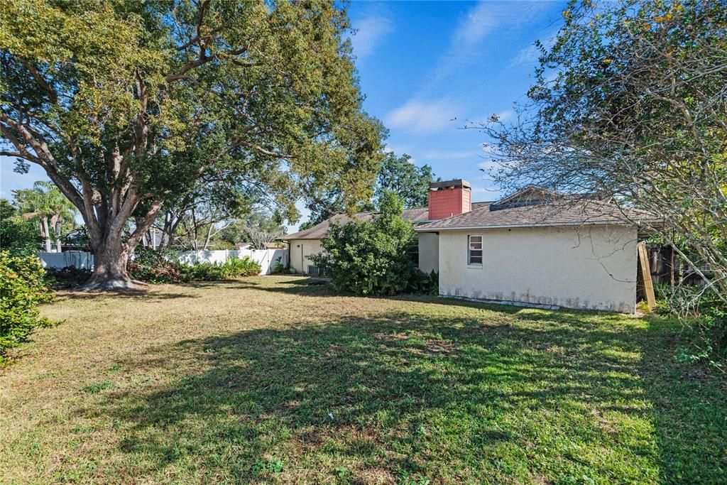 Active With Contract: $380,000 (3 beds, 2 baths, 1991 Square Feet)